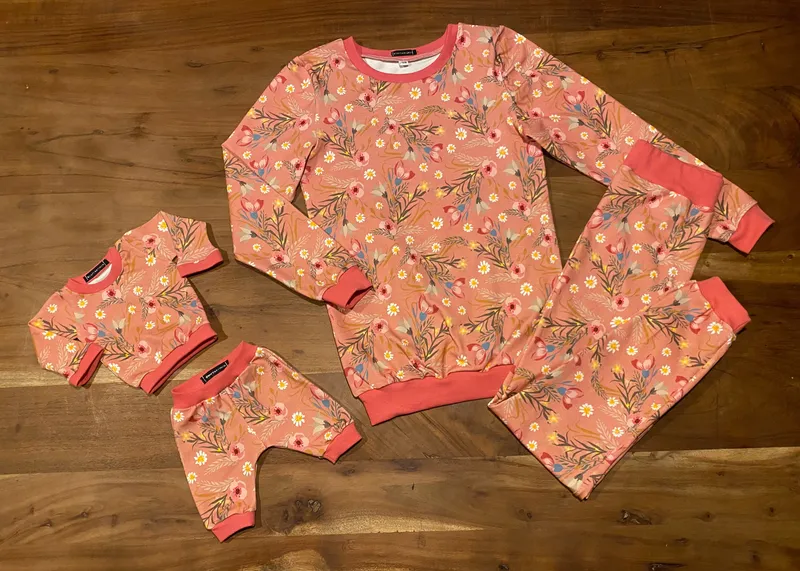 Bianca van Stoftastisch in haar atelier met handgemaakte stoffen