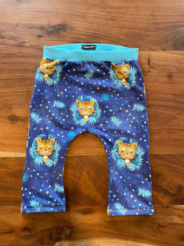Broekje Tiger, Maat 92 - handgemaakt door Stoftastisch Peize