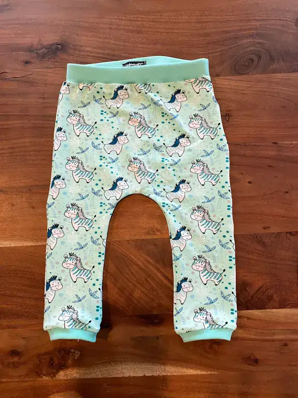 Broekje Zebra blauw - handgemaakt door Stoftastisch Peize